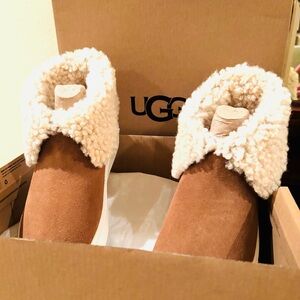 New Women’s UGGS in original box. Size 6  Chestnut